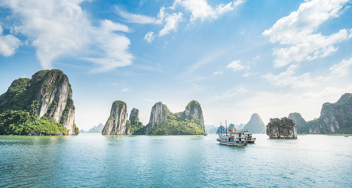 HALONG BAY ON A PRIVATE LUXURY YACHT